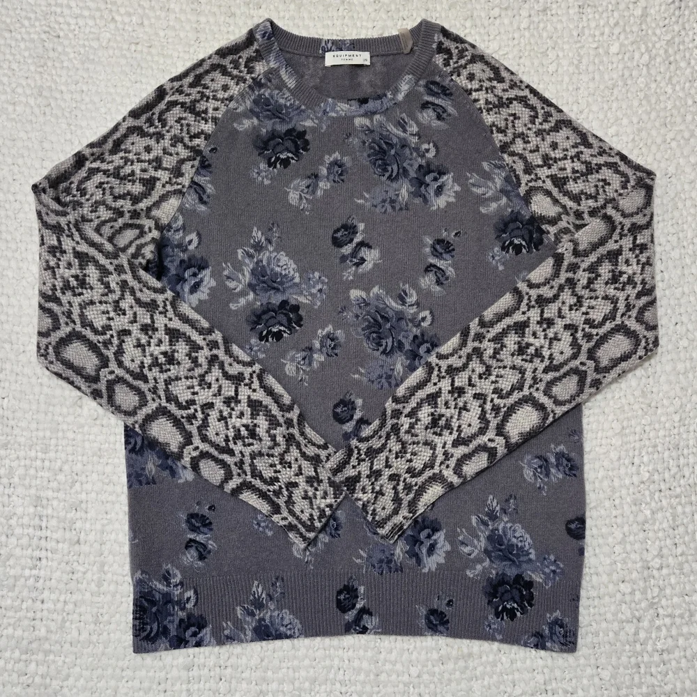 EQUIPMENT FEMME 100% Cashmere Gray Blue Floral Sweater Snake Print Sleeves Large - Picture 8 of 16